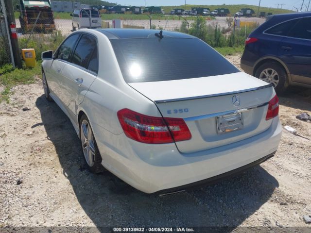 Photo 2 VIN: WDDHF5KB6CA542494 - MERCEDES-BENZ E 