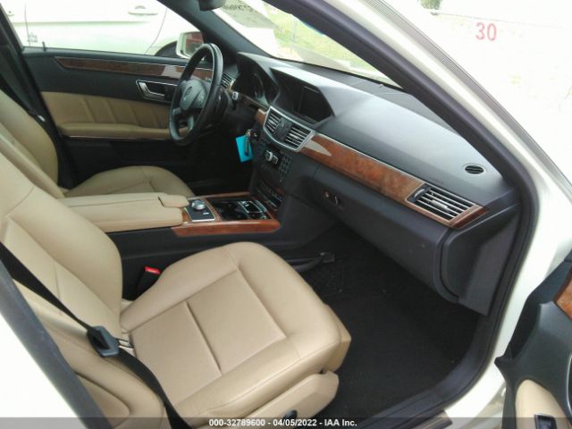 Photo 4 VIN: WDDHF5KBXCA572419 - MERCEDES-BENZ E-CLASS 