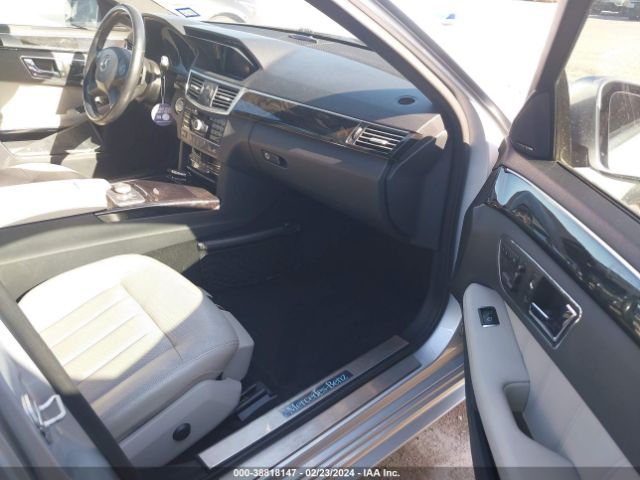 Photo 4 VIN: WDDHF7CB0BA295062 - MERCEDES-BENZ E 550 