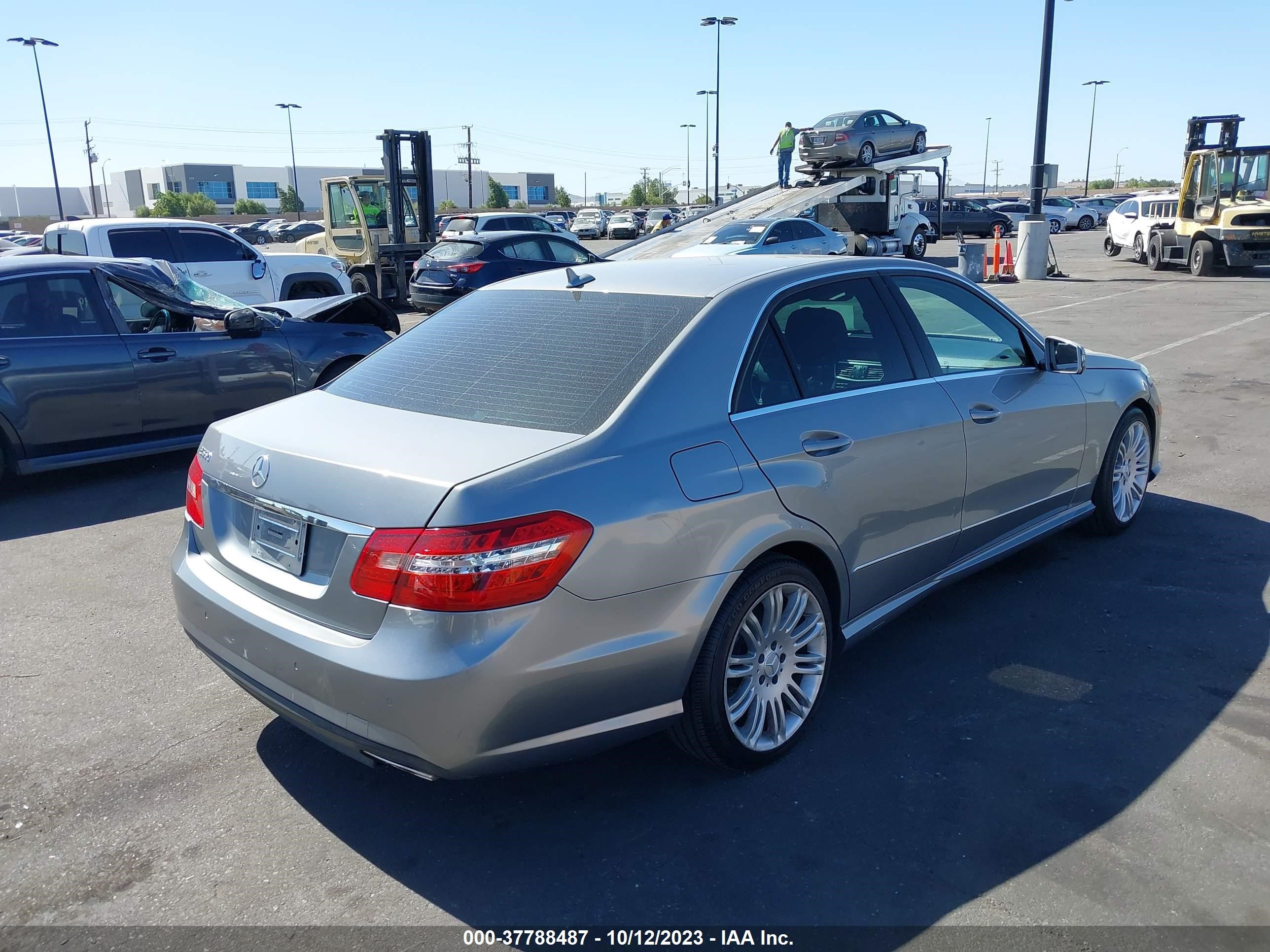 Photo 3 VIN: WDDHF7CB1AA206680 - MERCEDES-BENZ E-KLASSE 