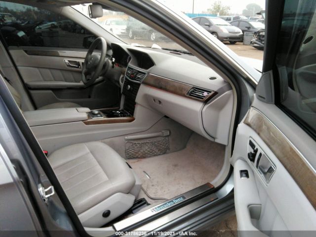 Photo 4 VIN: WDDHF7CB2AA106071 - MERCEDES-BENZ E-CLASS 