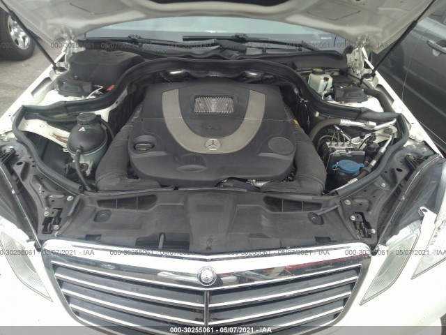 Photo 9 VIN: WDDHF7CB8AA045437 - MERCEDES-BENZ E-CLASS 