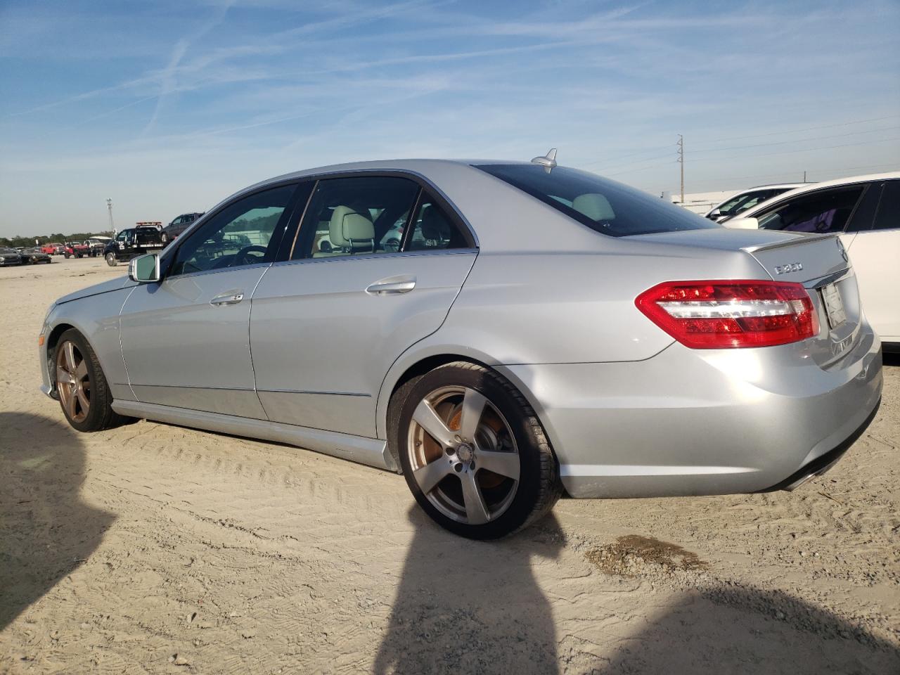 Photo 1 VIN: WDDHF8HB0BA464236 - MERCEDES-BENZ E-KLASSE 