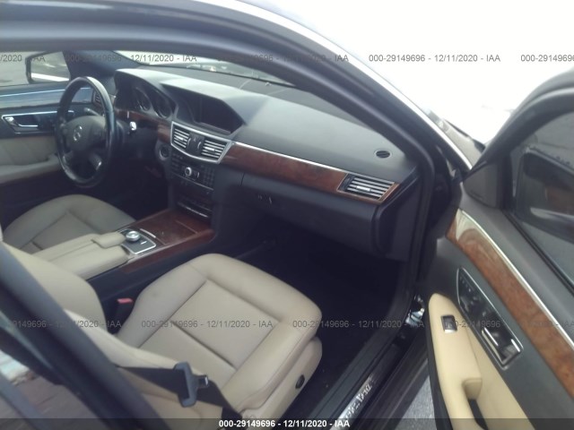 Photo 4 VIN: WDDHF8HB1BA430984 - MERCEDES-BENZ E-CLASS 