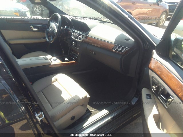 Photo 4 VIN: WDDHF8HB2BA433652 - MERCEDES-BENZ E-CLASS 