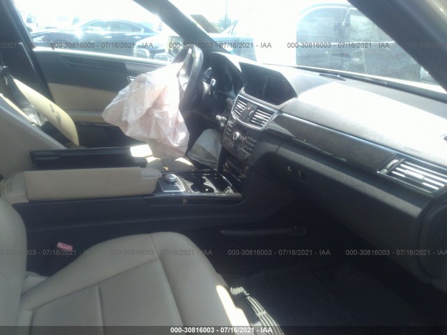 Photo 4 VIN: WDDHF8HB3AA199648 - MERCEDES-BENZ E-CLASS 