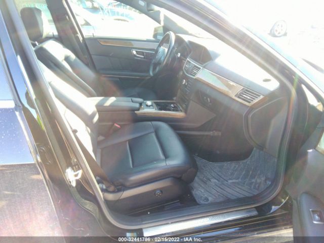 Photo 4 VIN: WDDHF8HB3BA300155 - MERCEDES-BENZ E-CLASS 