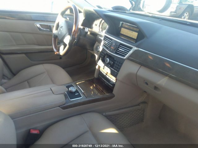 Photo 4 VIN: WDDHF8HB4AA123968 - MERCEDES-BENZ E-CLASS 