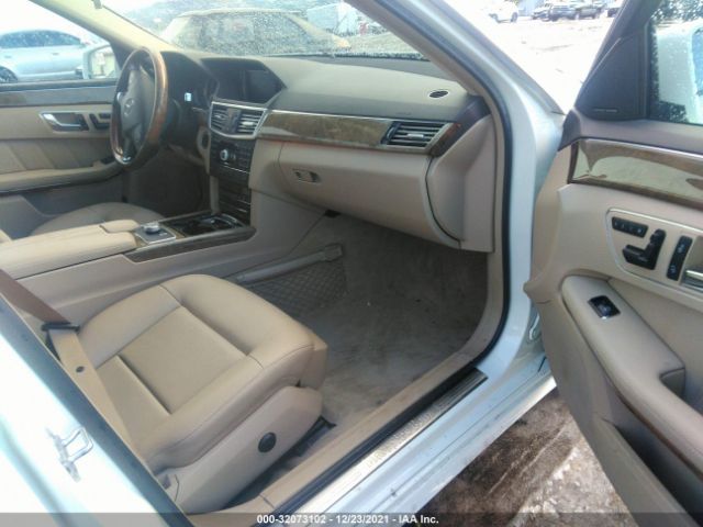 Photo 4 VIN: WDDHF8HB5AA173746 - MERCEDES-BENZ E-CLASS 