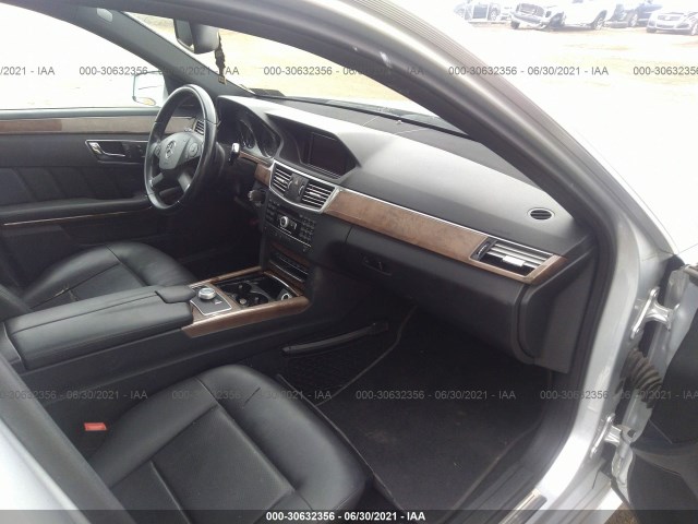 Photo 4 VIN: WDDHF8HB5BA456553 - MERCEDES-BENZ E-CLASS 