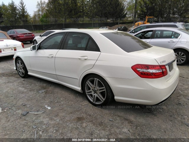 Photo 2 VIN: WDDHF8HB7AA157483 - MERCEDES-BENZ E-CLASS 