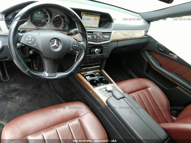 Photo 4 VIN: WDDHF8HB7AA157483 - MERCEDES-BENZ E-CLASS 