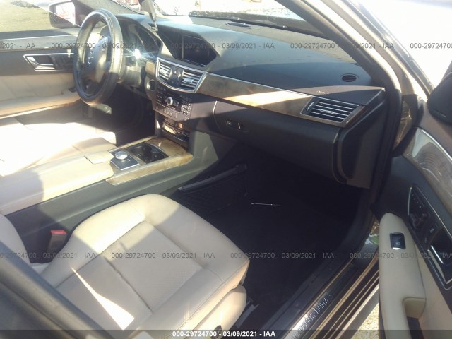 Photo 4 VIN: WDDHF8HB8AA139669 - MERCEDES-BENZ E-CLASS 