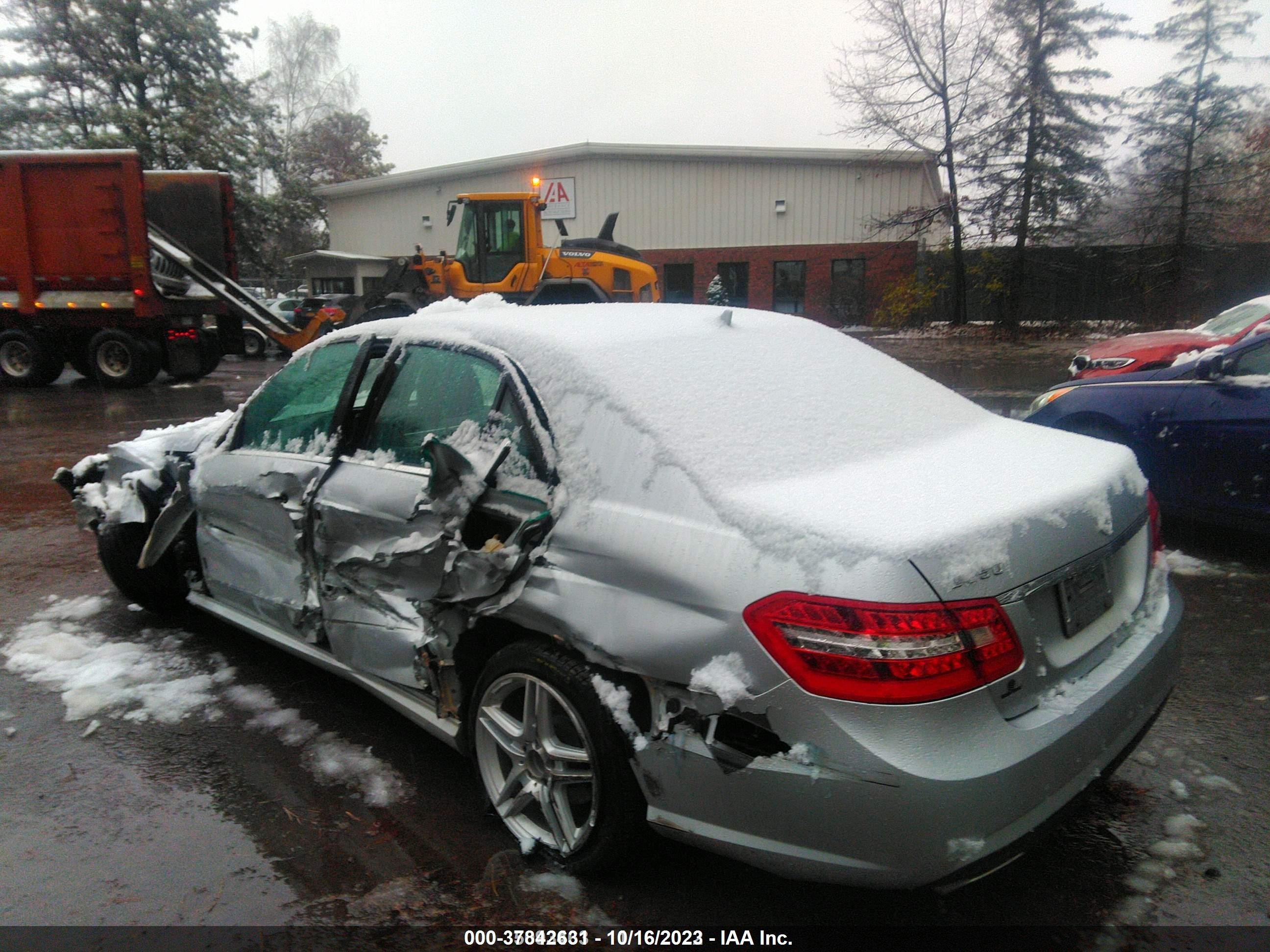 Photo 2 VIN: WDDHF8HB8BA368225 - MERCEDES-BENZ E-CLASS 