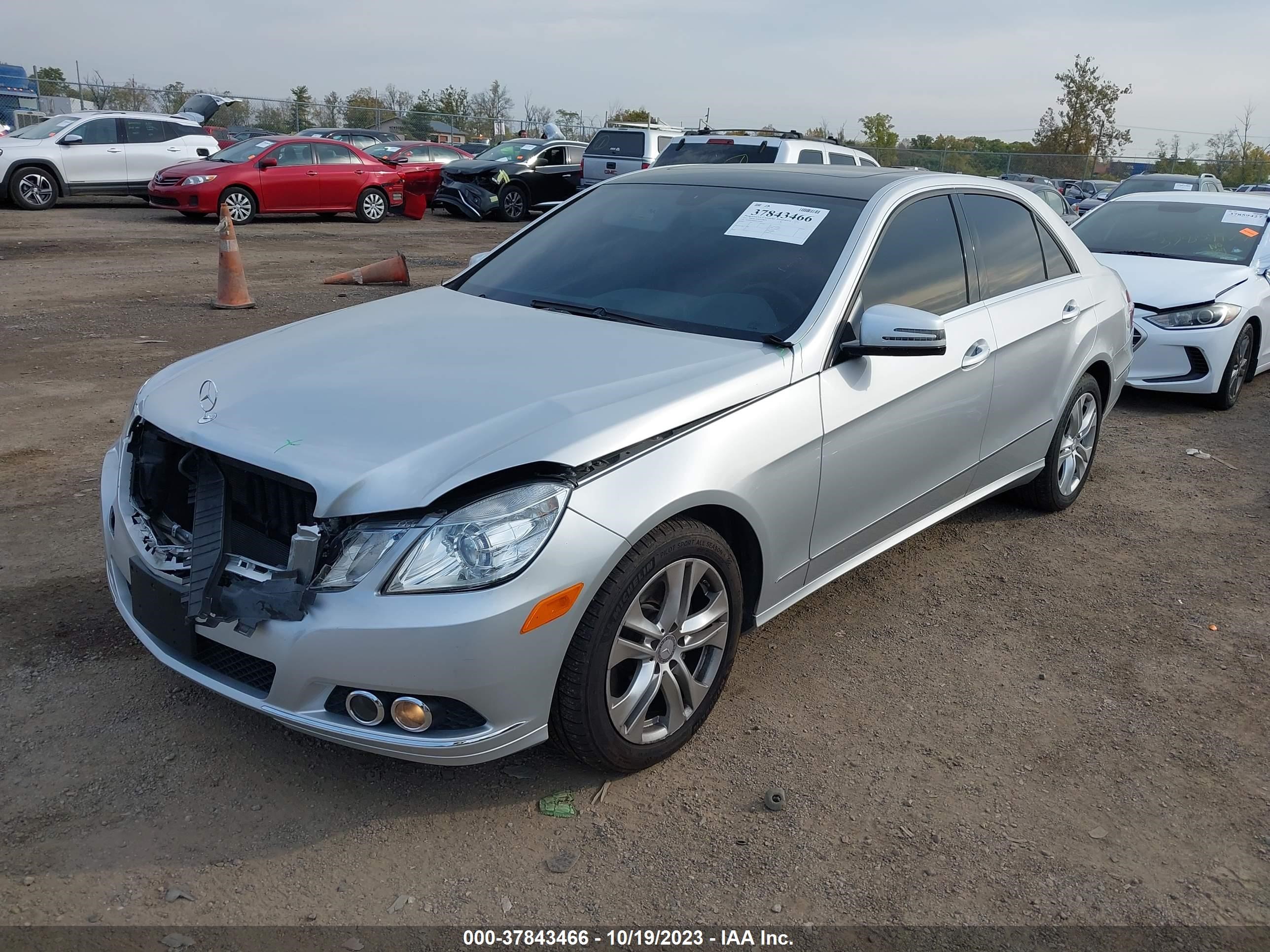 Photo 1 VIN: WDDHF8HB8BA500965 - MERCEDES-BENZ E-KLASSE 