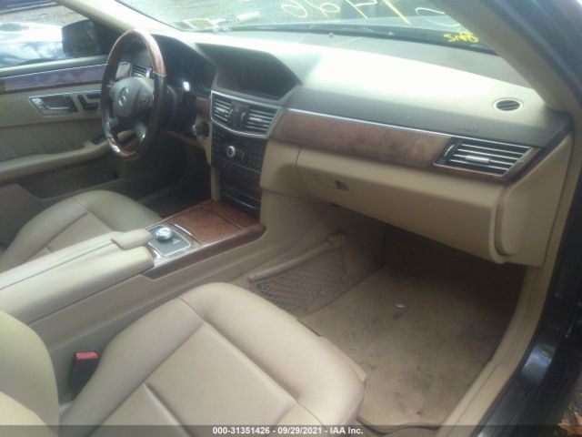 Photo 4 VIN: WDDHF8HB9AA112593 - MERCEDES-BENZ E-CLASS 