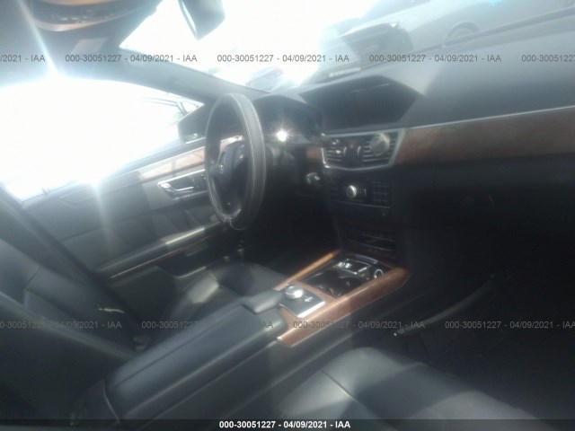 Photo 4 VIN: WDDHF8HB9BA306557 - MERCEDES-BENZ E-CLASS 