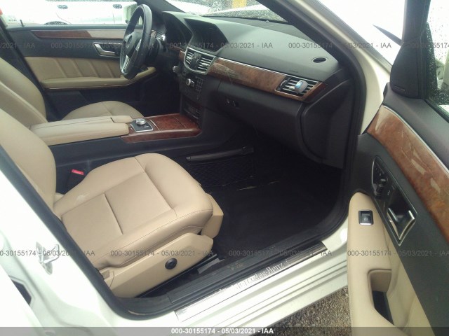 Photo 4 VIN: WDDHF8JB0CA611988 - MERCEDES-BENZ E-CLASS 