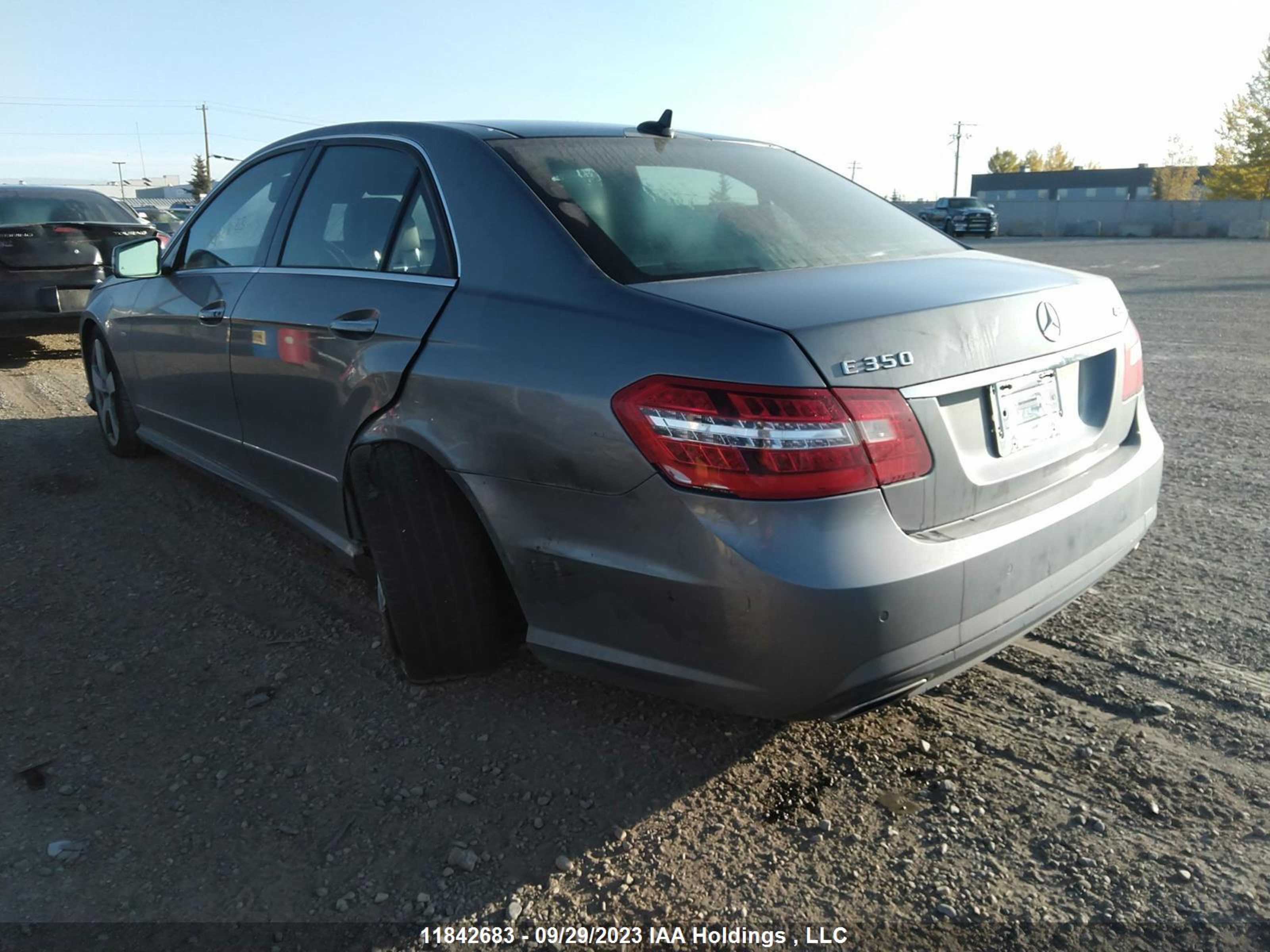 Photo 2 VIN: WDDHF8JB5CA567325 - MERCEDES-BENZ E-KLASSE 