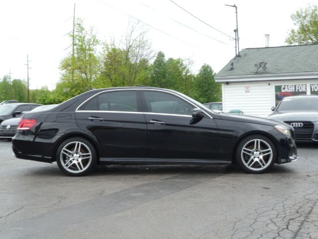 Photo 4 VIN: WDDHF8JB7FB085745 - MERCEDES-BENZ E-CLASS 