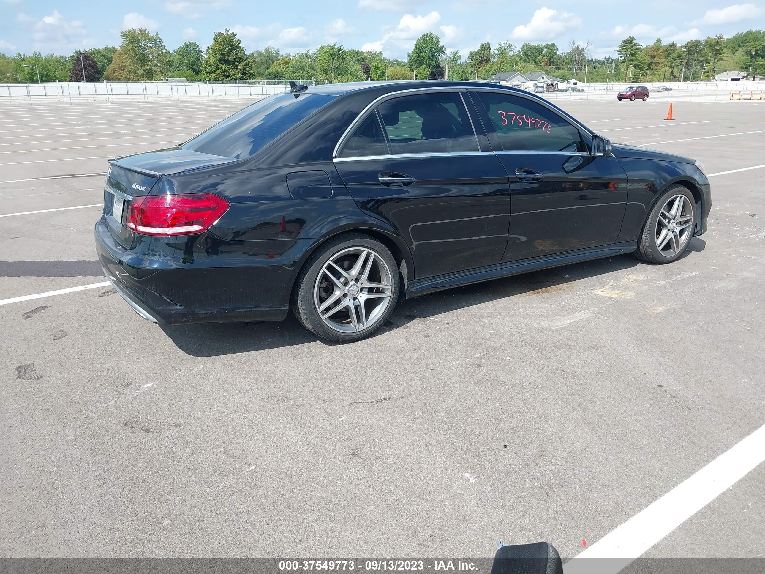 Photo 3 VIN: WDDHF8JB8EA952512 - VOLKSWAGEN PASSAT 