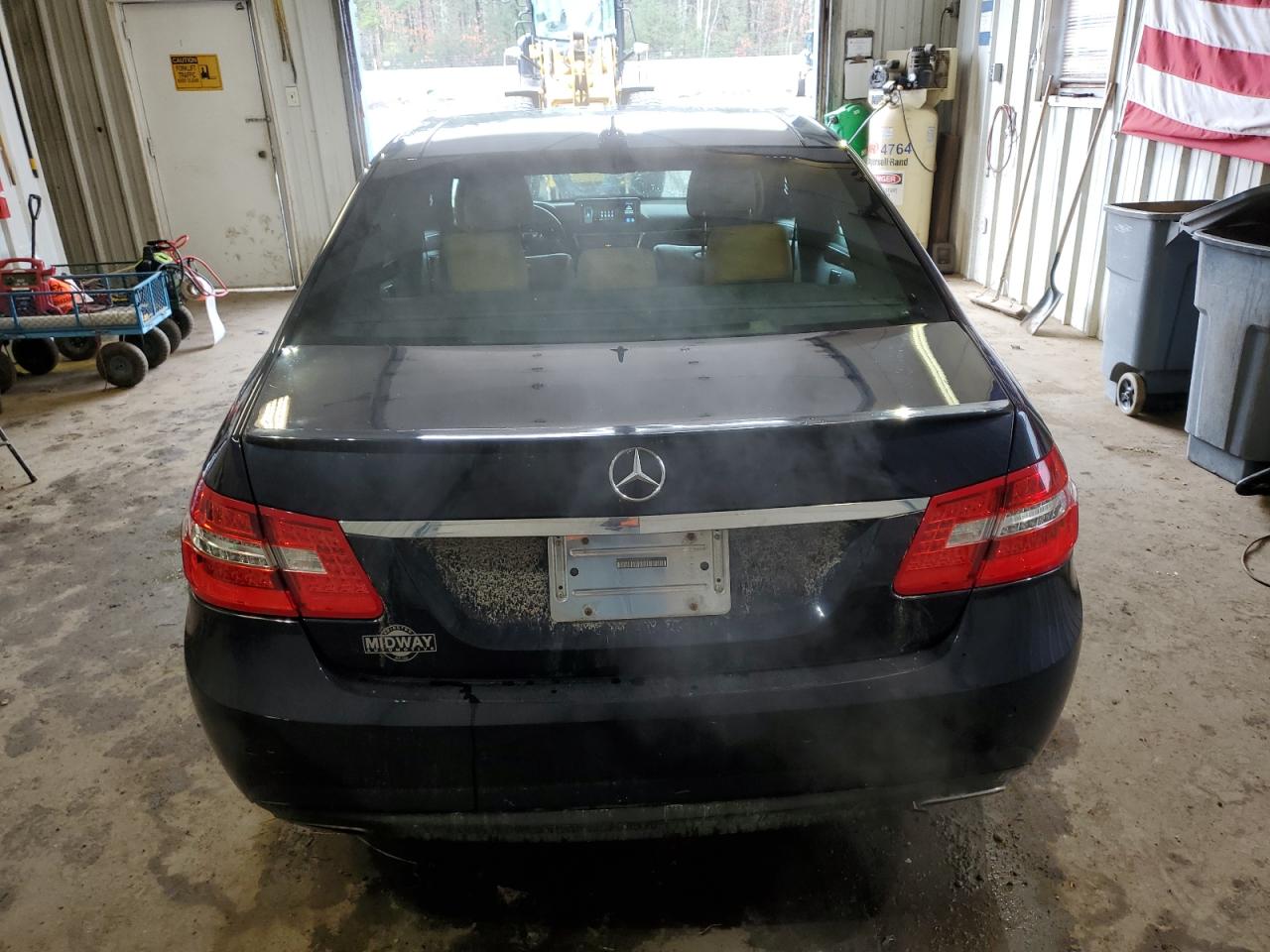 Photo 5 VIN: WDDHF9ABXBA375497 - MERCEDES-BENZ E-CLASS 