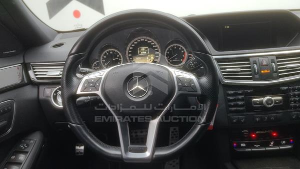 Photo 19 VIN: WDDHF9BB0CA524564 - MERCEDES-BENZ E 550 