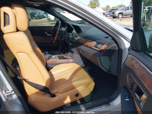 Photo 4 VIN: WDDHF9BB1CA644387 - MERCEDES-BENZ E 550 