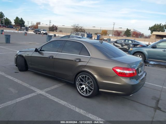 Photo 2 VIN: WDDHF9BB2CA601130 - MERCEDES-BENZ E 550 