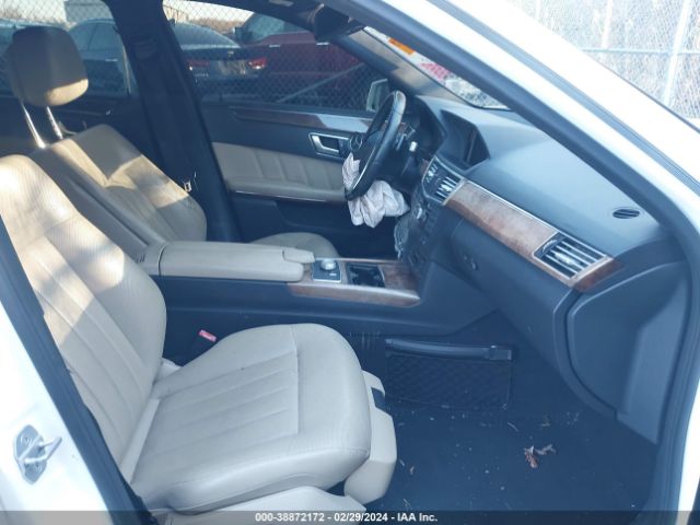 Photo 4 VIN: WDDHF9BB4CA551878 - MERCEDES-BENZ E 550 