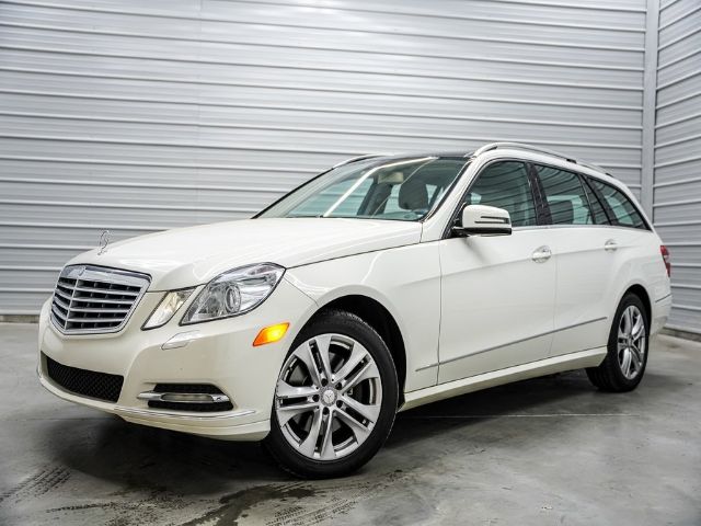 Photo 2 VIN: WDDHH8HBXBA317206 - MERCEDES-BENZ E-CLASS 