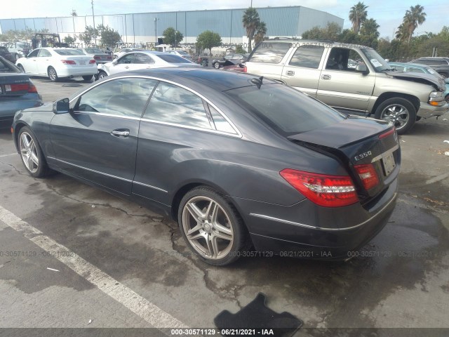 Photo 2 VIN: WDDKJ5GB2BF113870 - MERCEDES-BENZ E-CLASS 