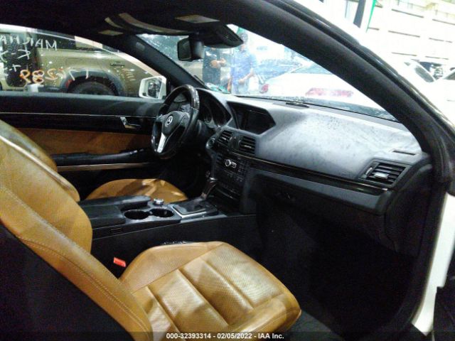 Photo 4 VIN: WDDKJ5KB2DF192483 - MERCEDES-BENZ E-CLASS 