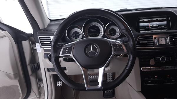 Photo 13 VIN: WDDKJ6CB2FF297631 - MERCEDES-BENZ E 320 