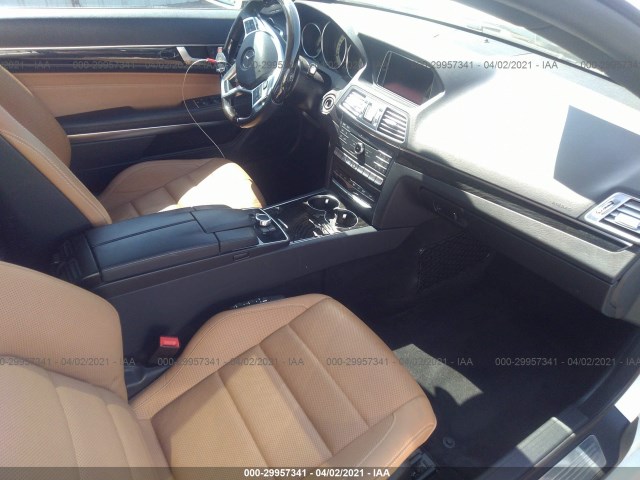 Photo 4 VIN: WDDKJ6HBXGF336475 - MERCEDES-BENZ E 400 