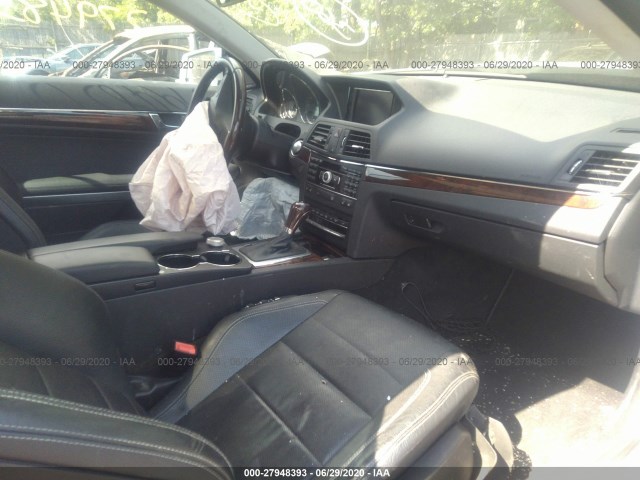 Photo 4 VIN: WDDKJ7CB0BF067991 - MERCEDES-BENZ E-CLASS 