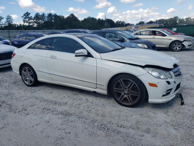 Photo 3 VIN: WDDKJ7CB8AF032517 - MERCEDES-BENZ E 550 