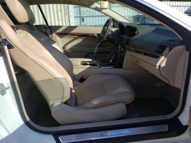 Photo 4 VIN: WDDKJ7CB8AF044747 - MERCEDES-BENZ E 550 