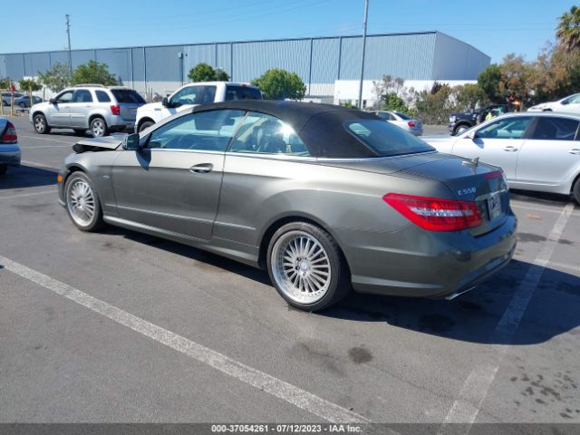 Photo 2 VIN: WDDKK7DF7CF149426 - MERCEDES-BENZ E 550 