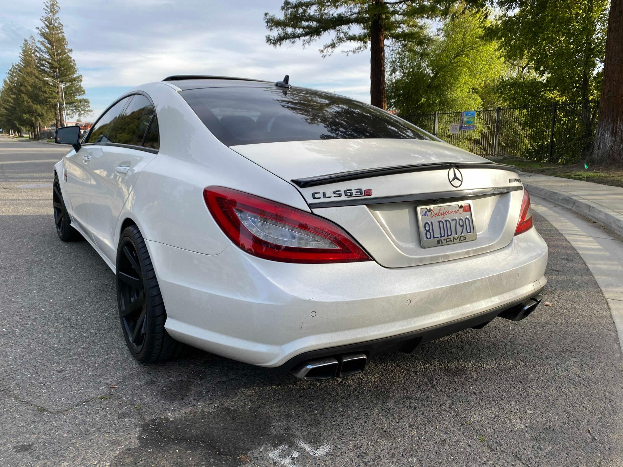 Photo 2 VIN: WDDLJ7EB8CA049304 - MERCEDES-BENZ CLS 63 AMG 