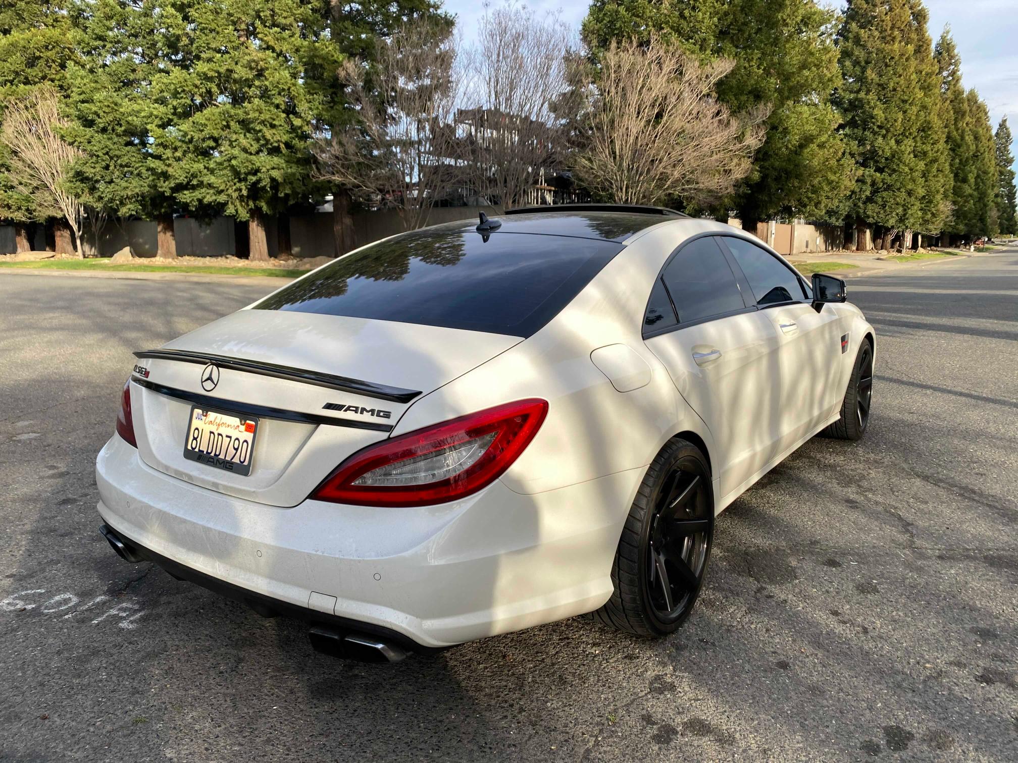 Photo 3 VIN: WDDLJ7EB8CA049304 - MERCEDES-BENZ CLS 63 AMG 