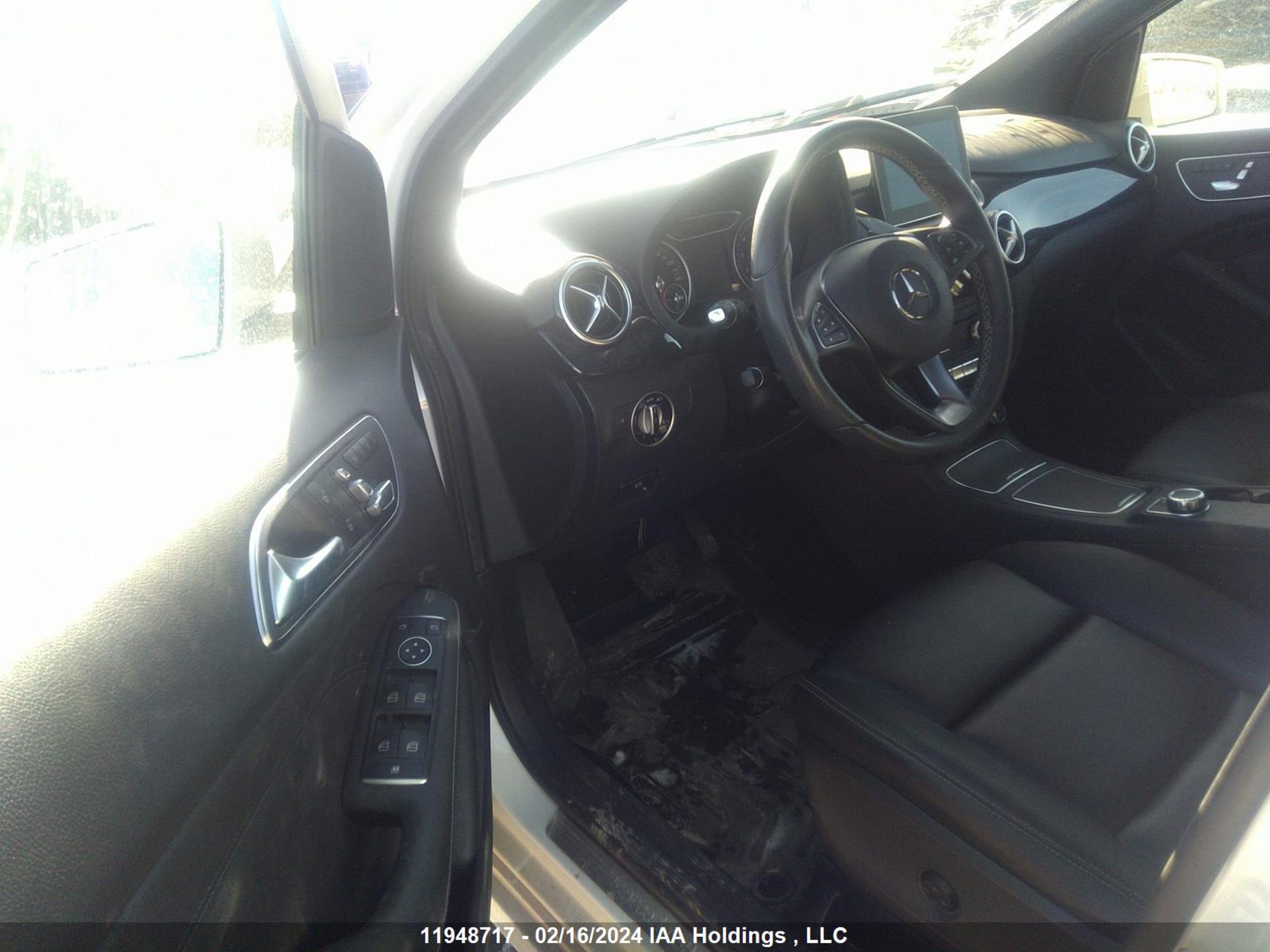 Photo 4 VIN: WDDMH4GB8JJ448061 - MERCEDES-BENZ NULL 