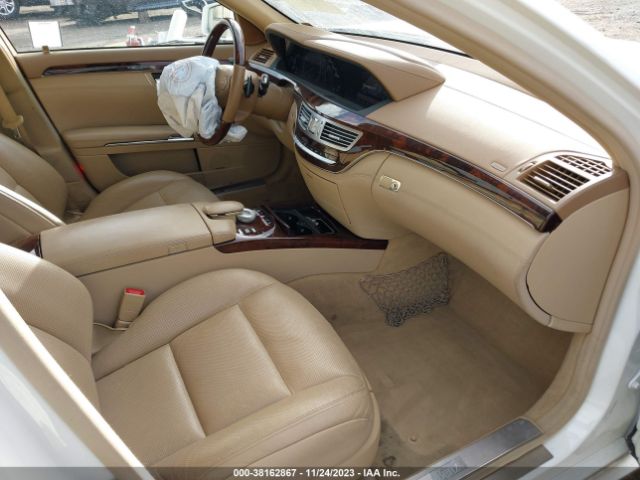 Photo 4 VIN: WDDNG7DB3DA524402 - MERCEDES-BENZ S 550 