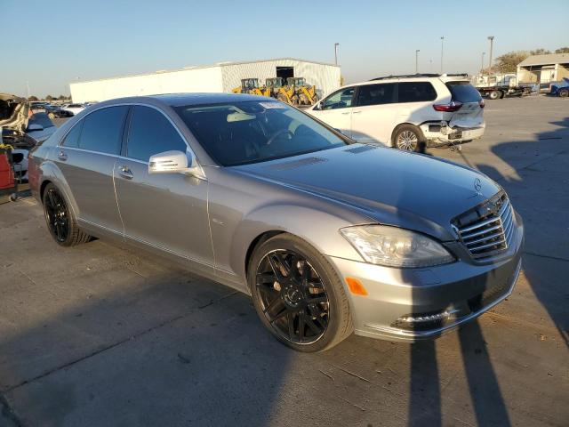 Photo 3 VIN: WDDNG7DB8CA464096 - MERCEDES-BENZ S 550 