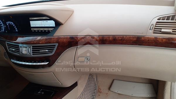 Photo 31 VIN: WDDNG7DB8DA535752 - MERCEDES-BENZ S 550 