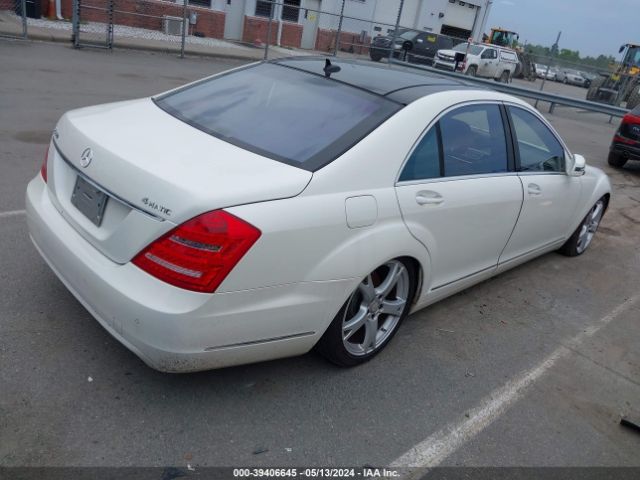 Photo 3 VIN: WDDNG9EB8DA524843 - MERCEDES-BENZ S 550 