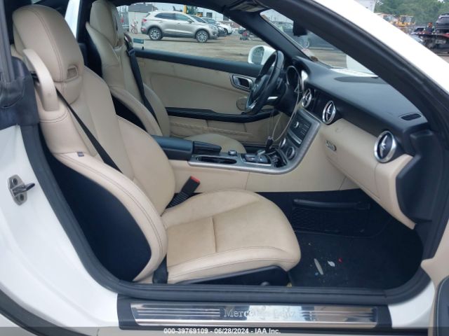 Photo 4 VIN: WDDPK3JA1HF140459 - MERCEDES-BENZ SLC 300 