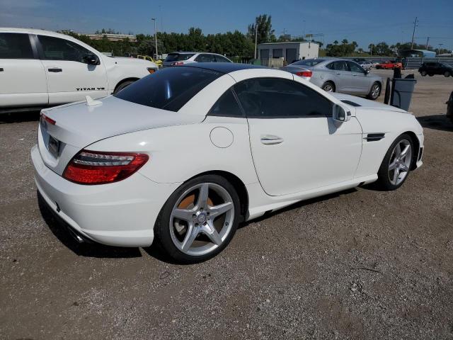 Photo 2 VIN: WDDPK3JA3GF120034 - MERCEDES-BENZ SLK-CLASS 