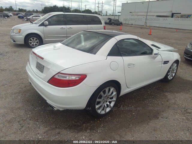 Photo 3 VIN: WDDPK3JA3GF121670 - MERCEDES-BENZ SLK 