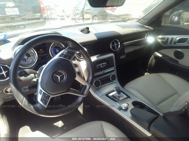 Photo 4 VIN: WDDPK3JA6GF119637 - MERCEDES-BENZ SLK 